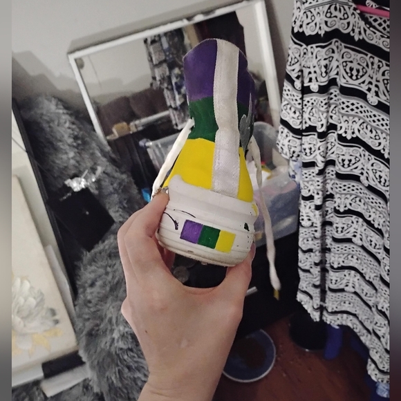 Woman's hand-painted high-top sneakers by Top Moda with a Mardi Gras theme Sz 9 - Picture 7 of 11